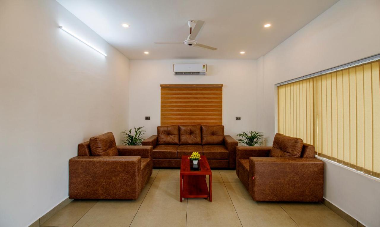Treebo Amigos Residency Cochin Airport Hotel Kochi Ngoại thất bức ảnh