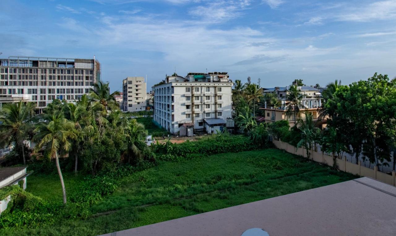 Treebo Amigos Residency Cochin Airport Hotel Kochi Ngoại thất bức ảnh