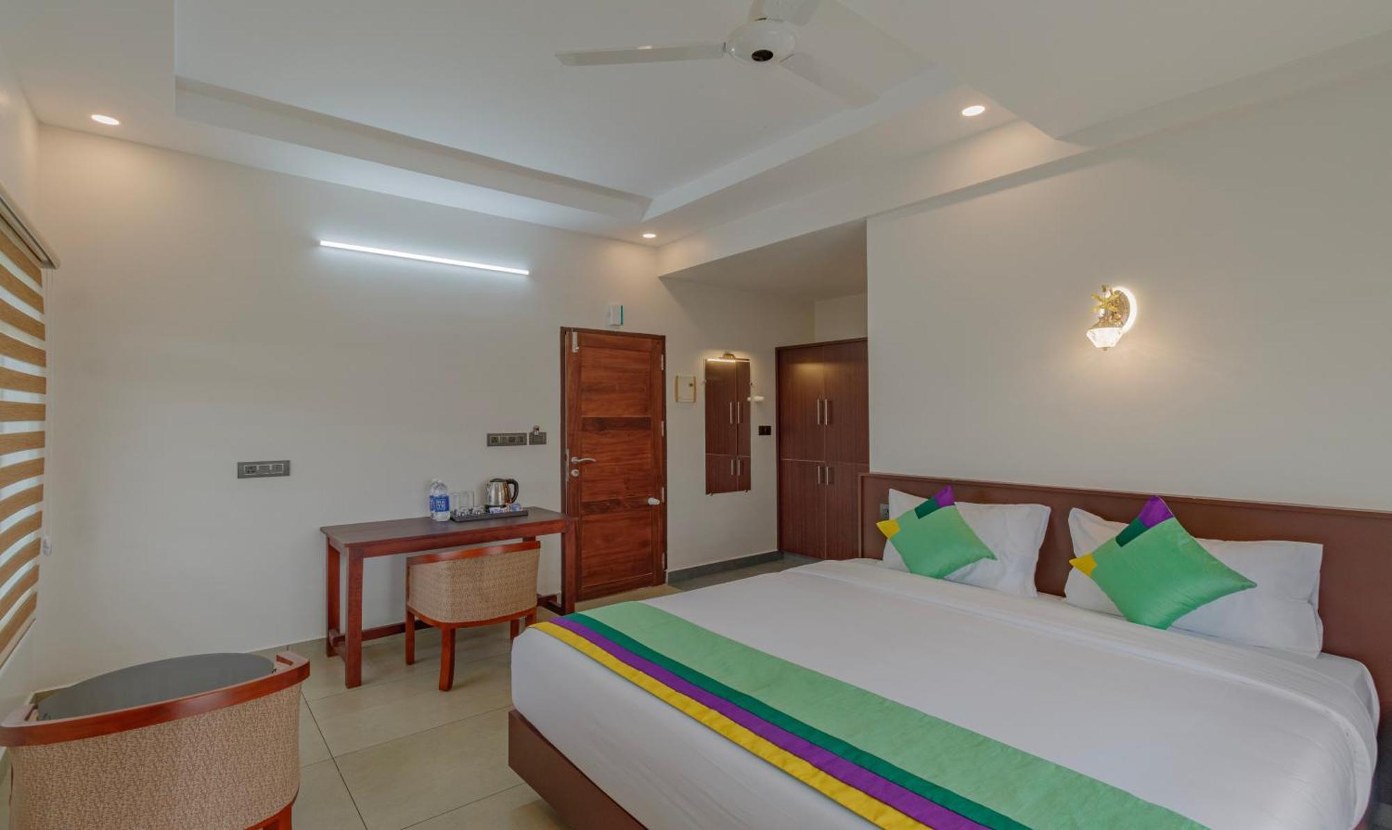 Treebo Amigos Residency Cochin Airport Hotel Kochi Ngoại thất bức ảnh