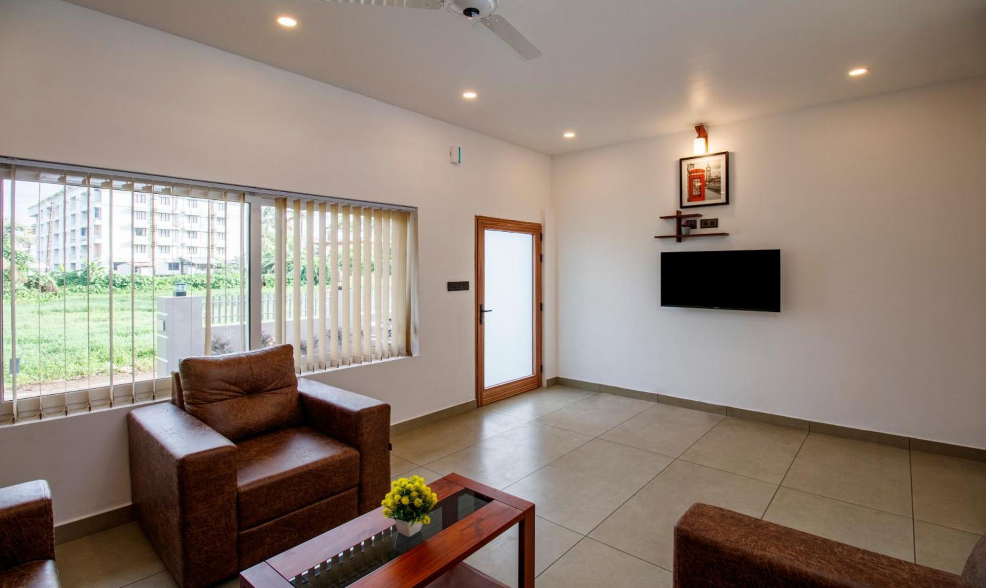 Treebo Amigos Residency Cochin Airport Hotel Kochi Ngoại thất bức ảnh