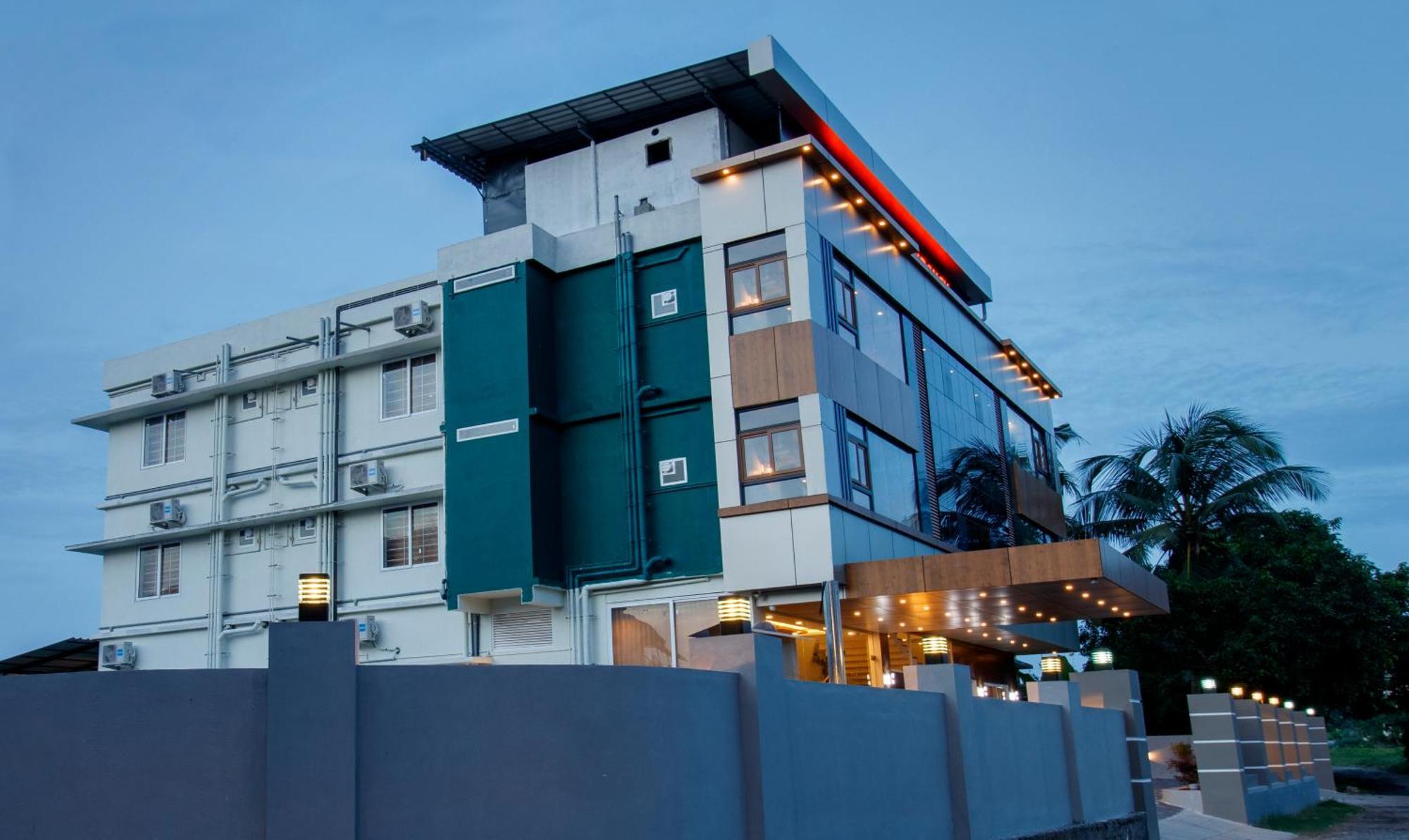Treebo Amigos Residency Cochin Airport Hotel Kochi Ngoại thất bức ảnh