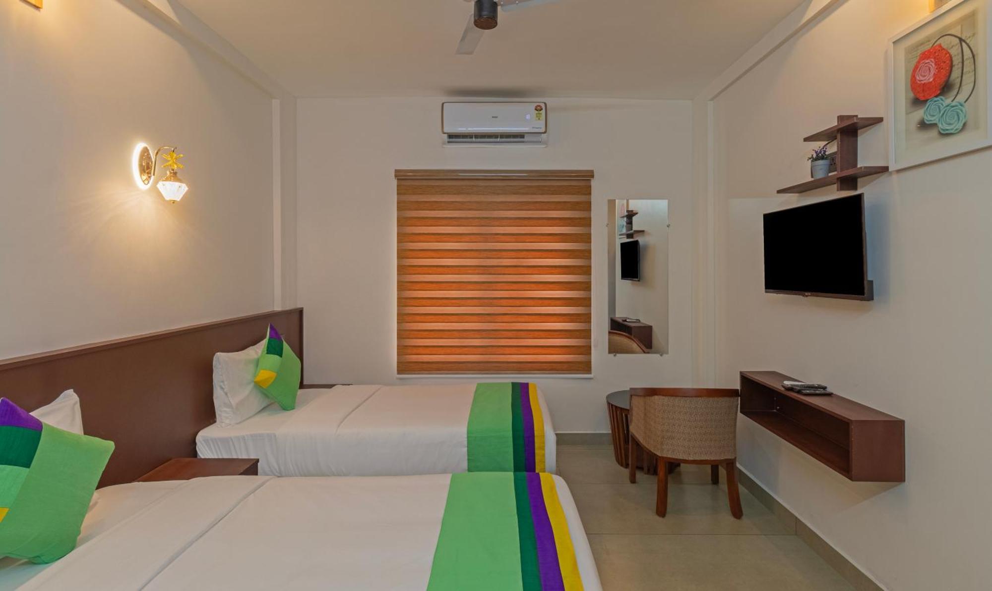 Treebo Amigos Residency Cochin Airport Hotel Kochi Ngoại thất bức ảnh